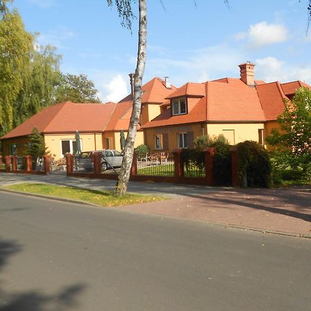 Hotel Pensjonat Nad Jeziorem Myślibórz Esterno foto