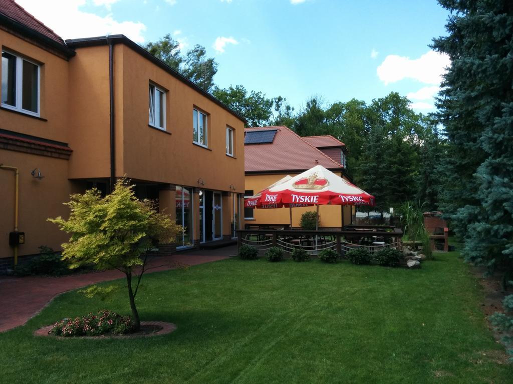 Hotel Pensjonat Nad Jeziorem Myślibórz Esterno foto
