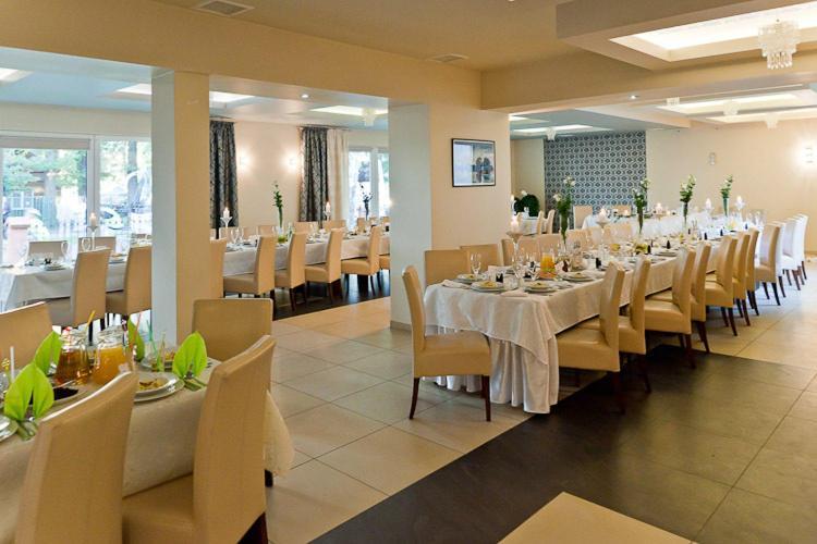 Hotel Pensjonat Nad Jeziorem Myślibórz Esterno foto