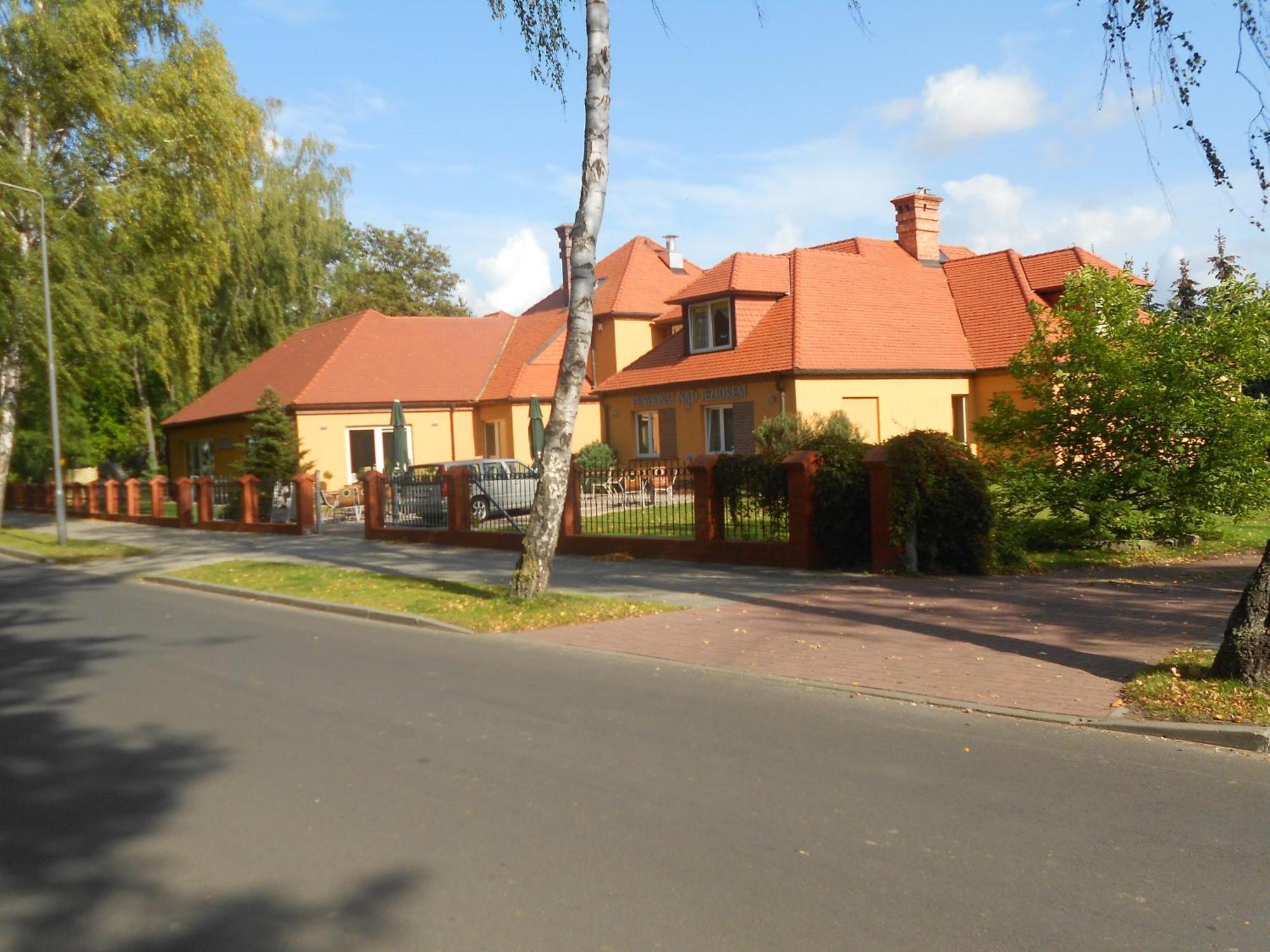 Hotel Pensjonat Nad Jeziorem Myślibórz Esterno foto